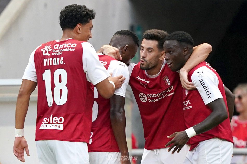 运动场都应 运动场都应